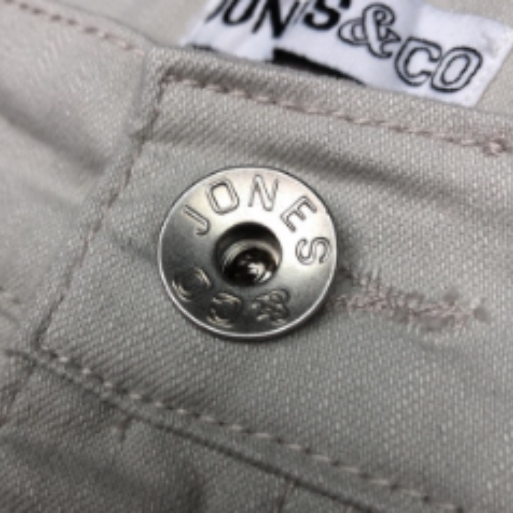 LIKE NEW JONES & CO. LIGHT-GRAY COTTON CAPRIS 12/31x13 ⭐️ - Picture 6 of 11